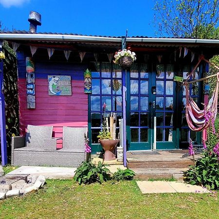 Treguth Glamping Unique Experience - Themed Huts 호텔 Saint Day 외부 사진