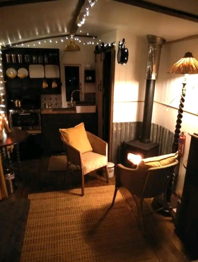Treguth Glamping Unique Experience - Themed Huts 호텔 Saint Day 외부 사진