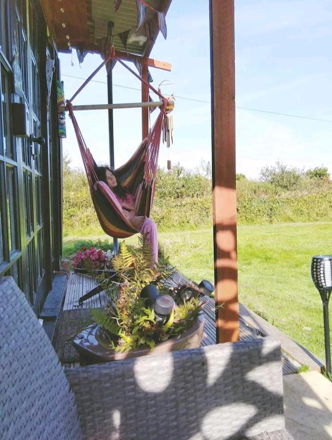 Treguth Glamping Unique Experience - Themed Huts 호텔 Saint Day 외부 사진