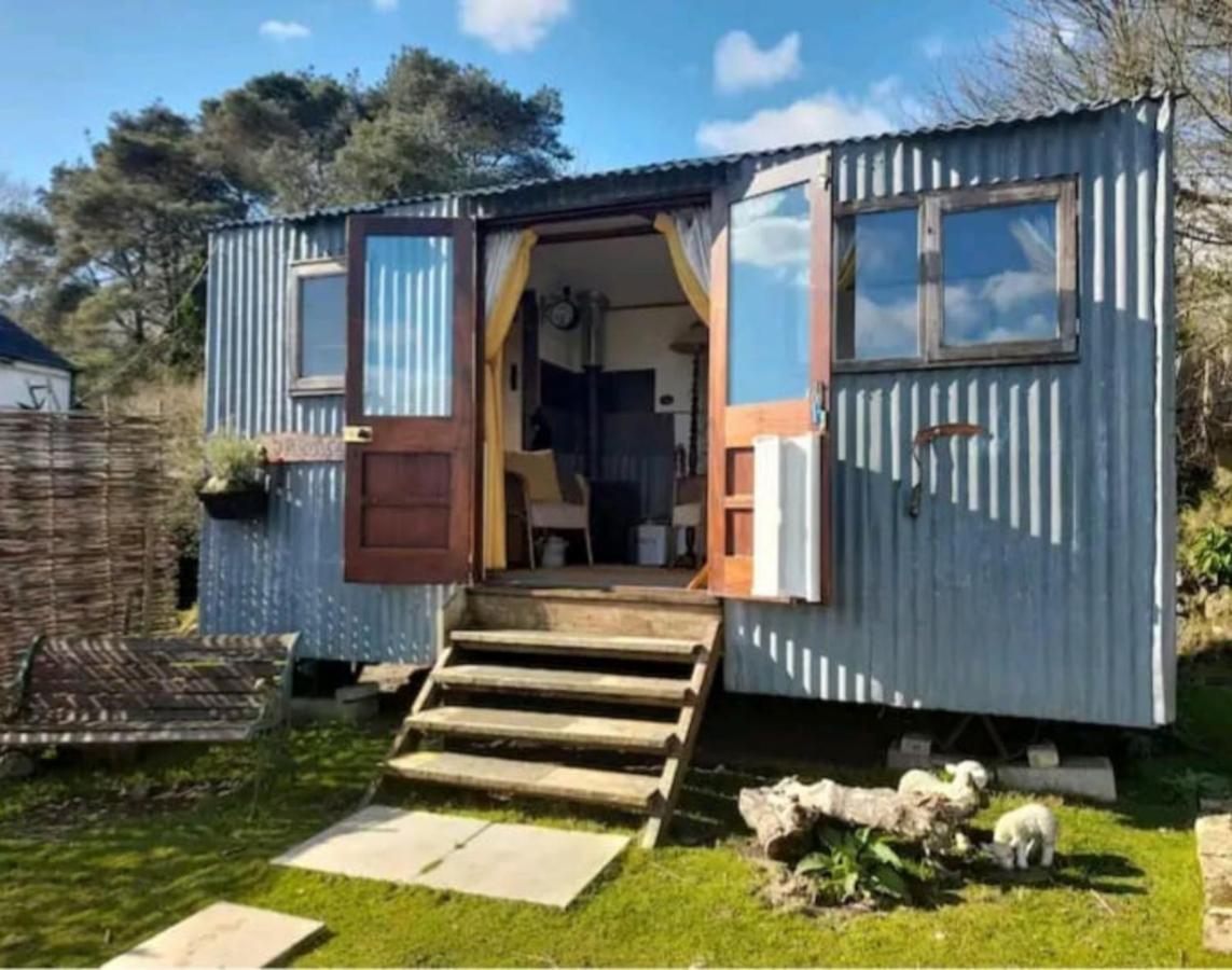 Treguth Glamping Unique Experience - Themed Huts 호텔 Saint Day 외부 사진