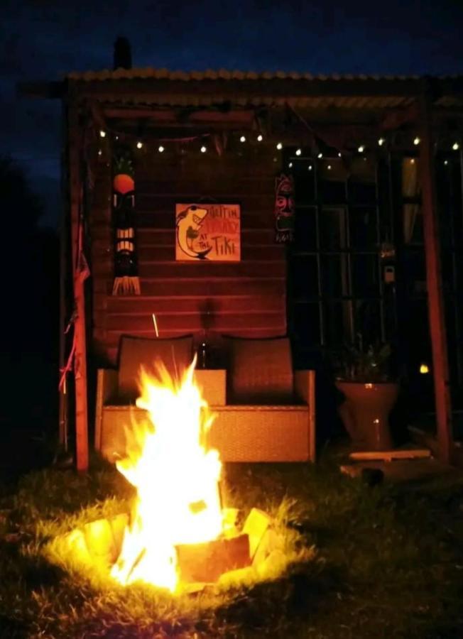 Treguth Glamping Unique Experience - Themed Huts 호텔 Saint Day 외부 사진