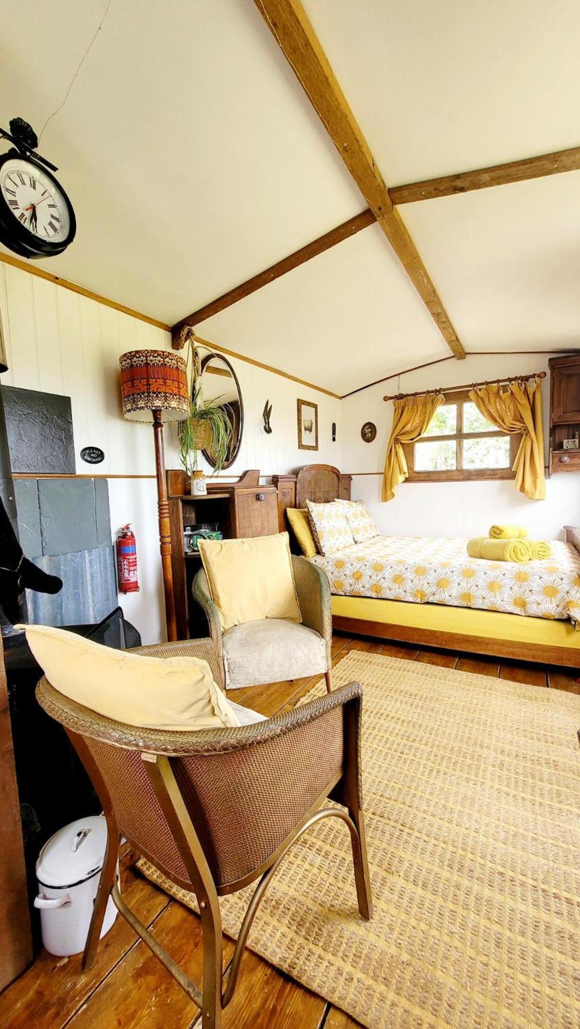 Treguth Glamping Unique Experience - Themed Huts 호텔 Saint Day 외부 사진