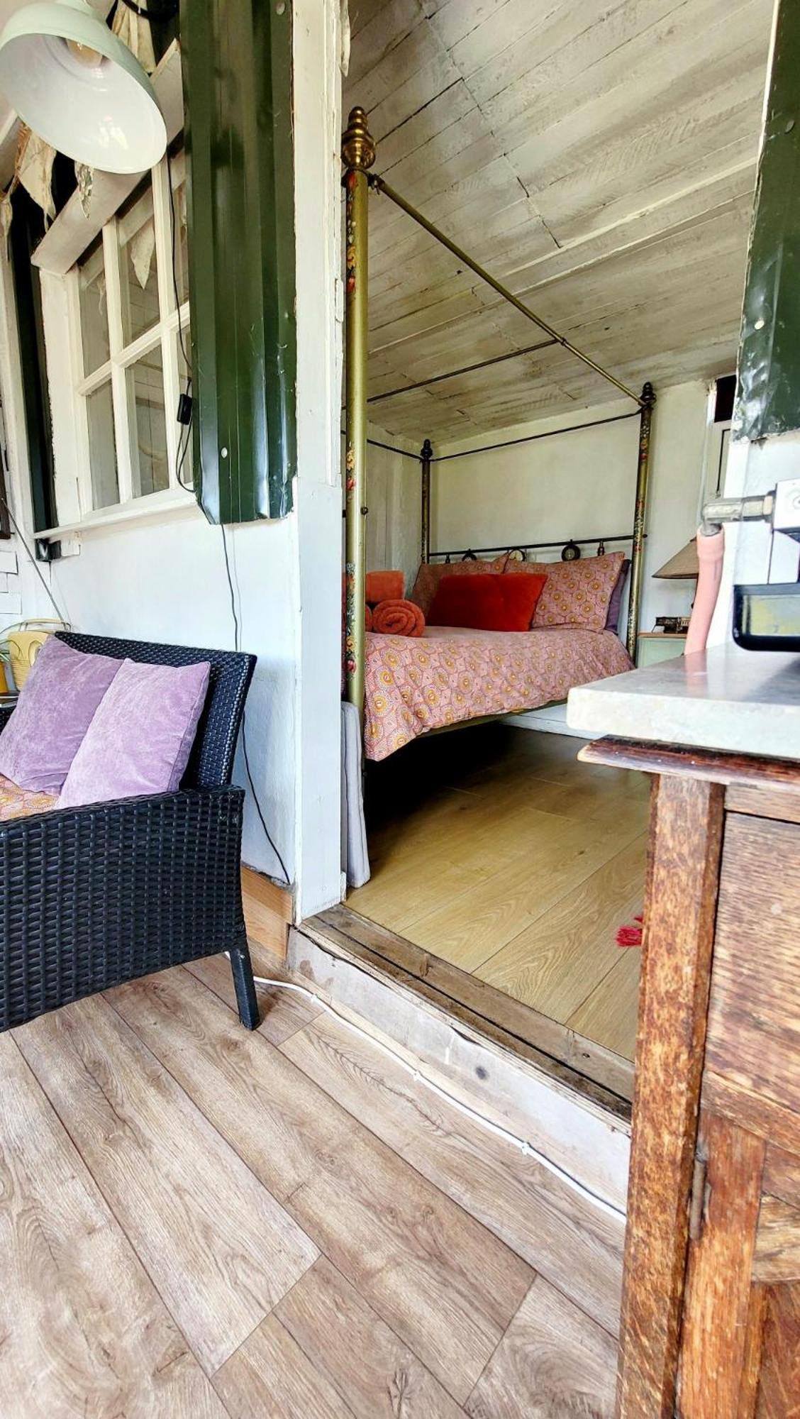 Treguth Glamping Unique Experience - Themed Huts 호텔 Saint Day 외부 사진