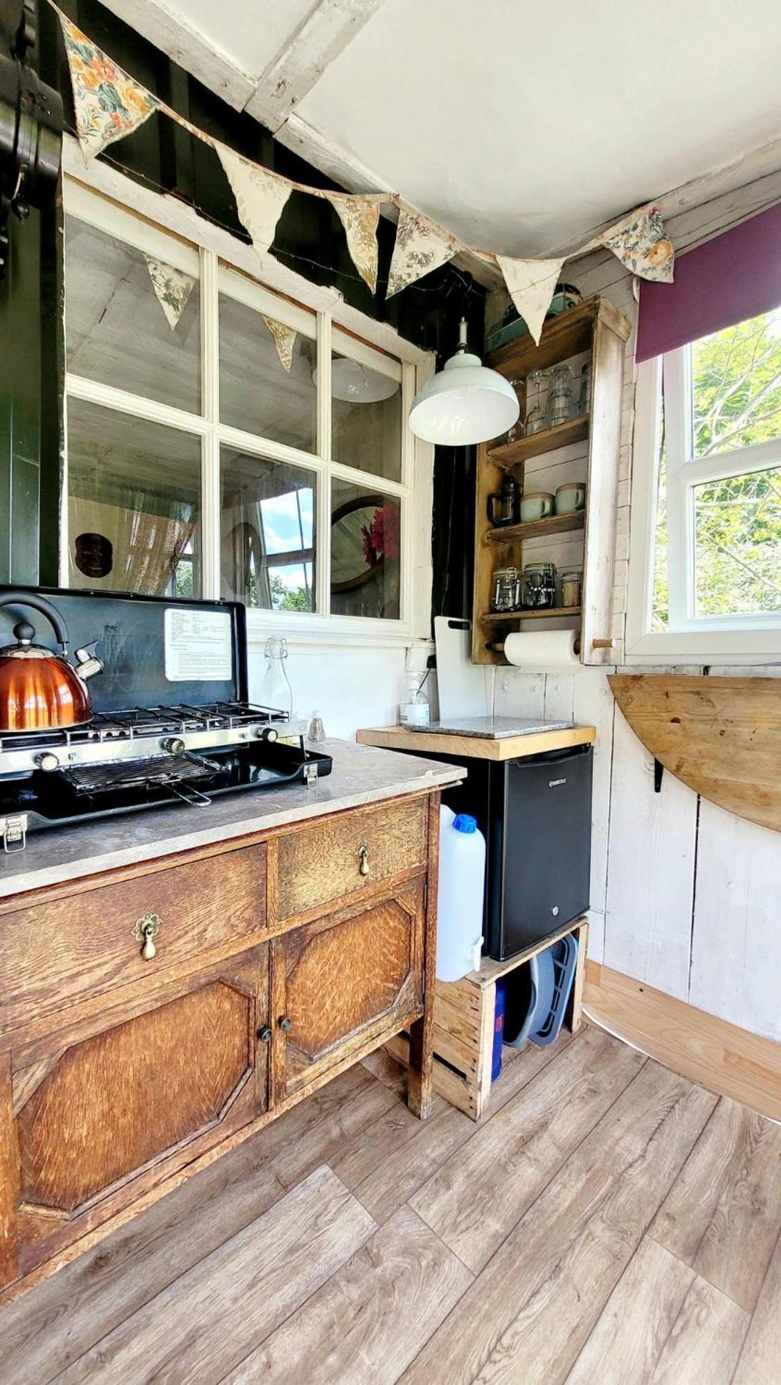 Treguth Glamping Unique Experience - Themed Huts 호텔 Saint Day 외부 사진