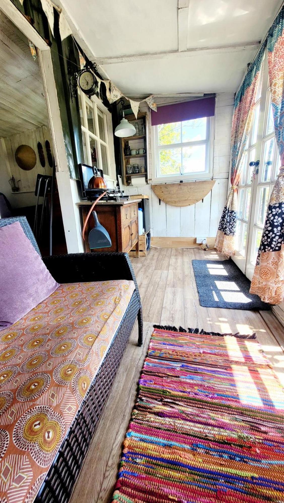 Treguth Glamping Unique Experience - Themed Huts 호텔 Saint Day 외부 사진
