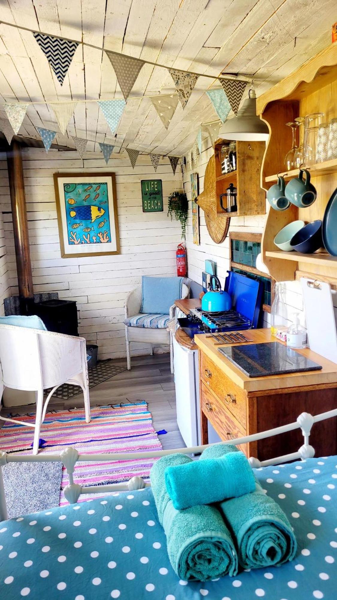 Treguth Glamping Unique Experience - Themed Huts 호텔 Saint Day 외부 사진
