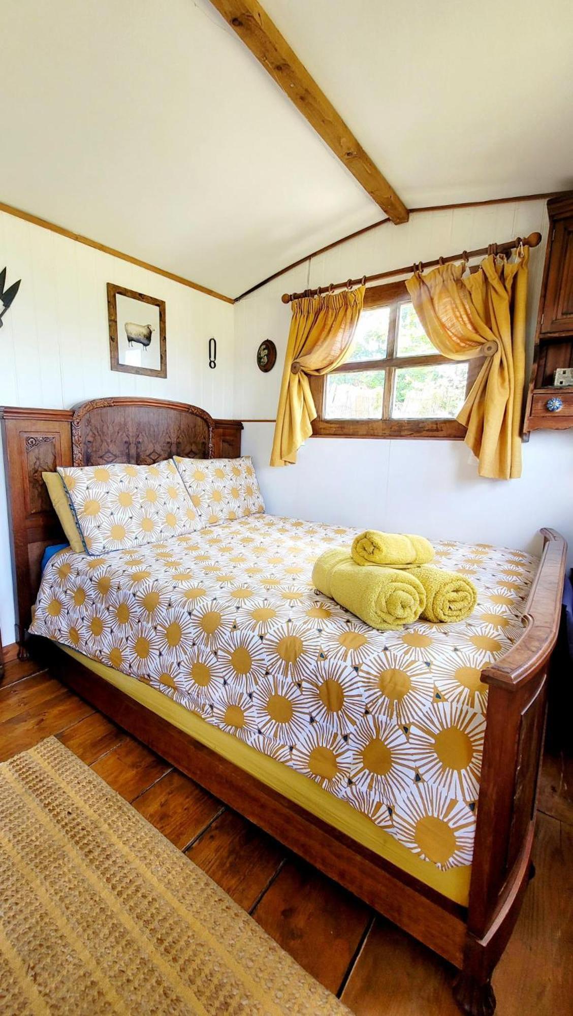 Treguth Glamping Unique Experience - Themed Huts 호텔 Saint Day 외부 사진