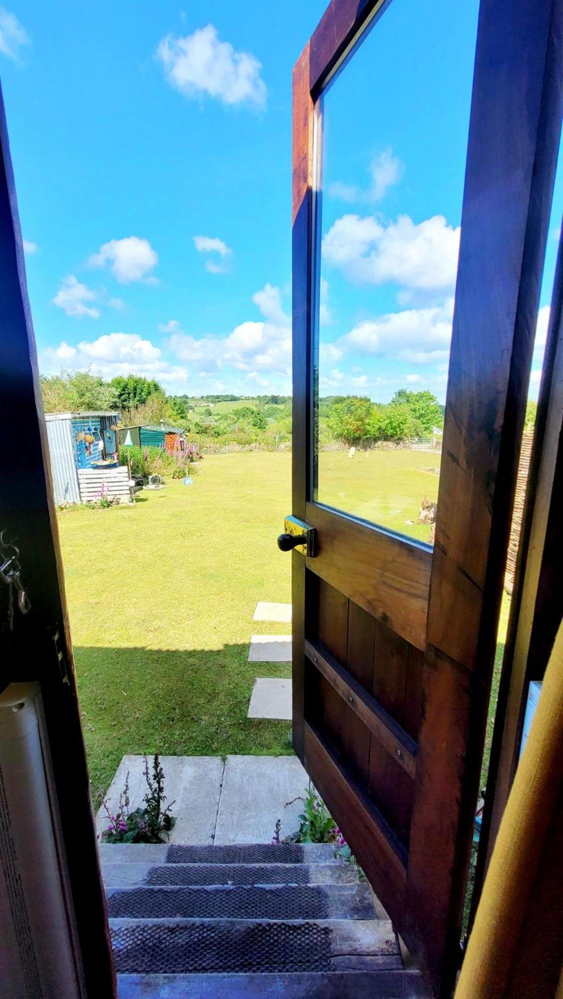 Treguth Glamping Unique Experience - Themed Huts 호텔 Saint Day 외부 사진